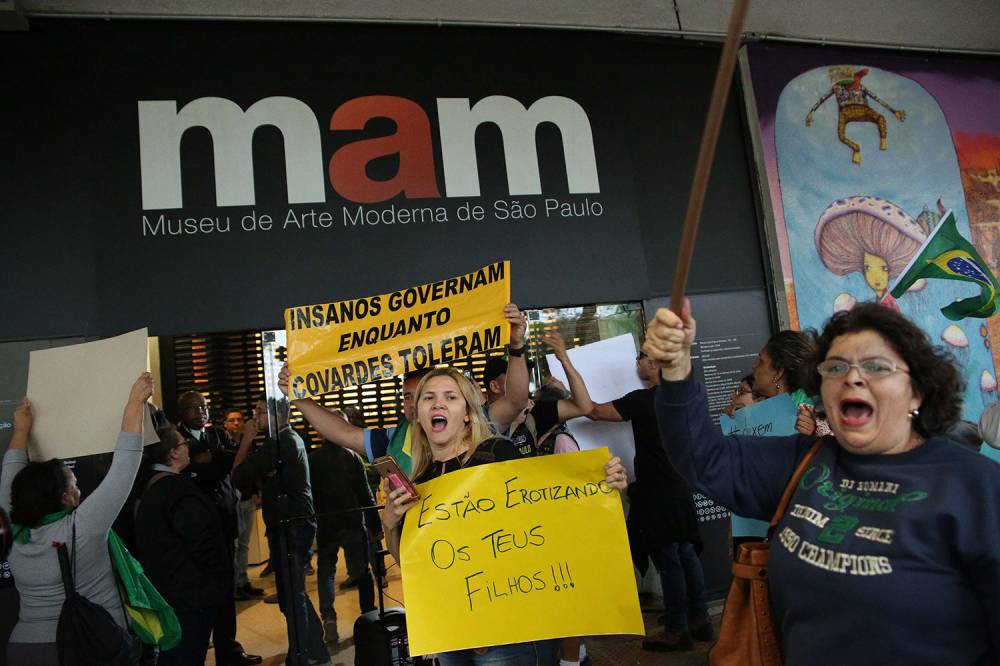 Funcionários do MAM são agredidos em protesto conservador